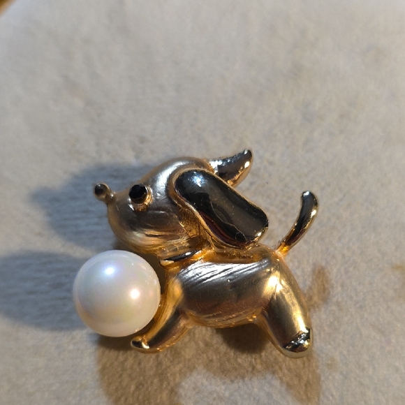 Jewelry - Gold Dog Brooch with Pearl Accent NWT